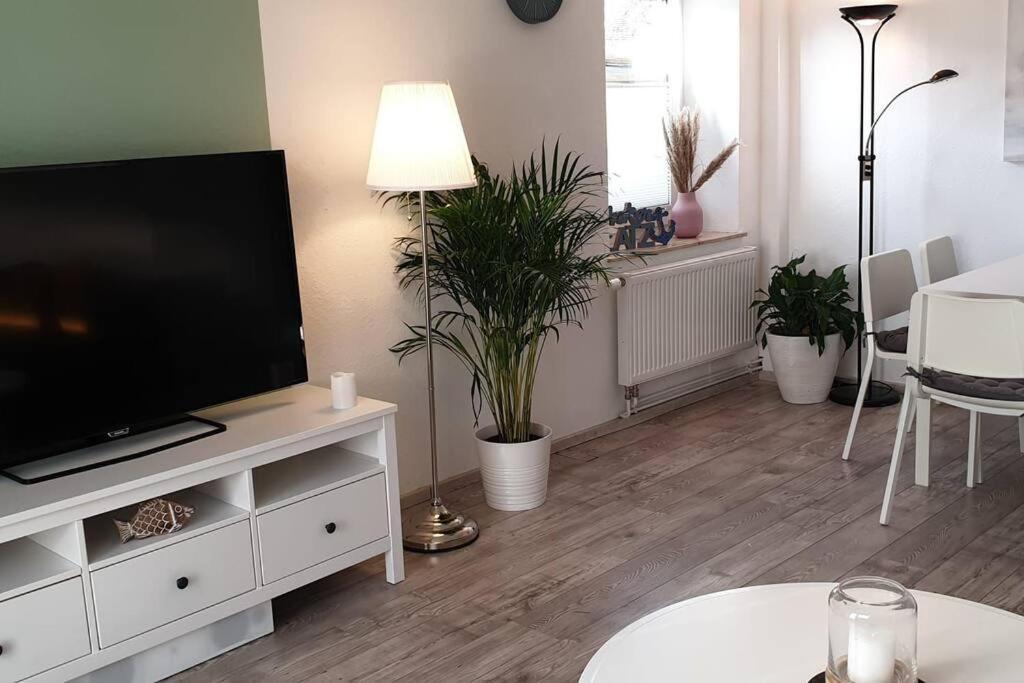 Charmante Haushaelfte Mit Garten Und Terrasse Flensburg Exterior foto